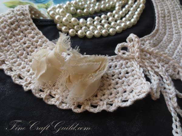 collar with roses